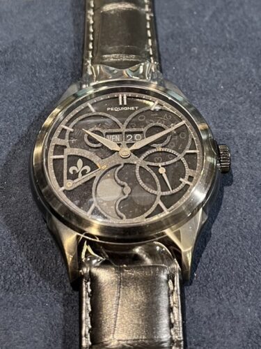 black-tinted-sapphire-dial